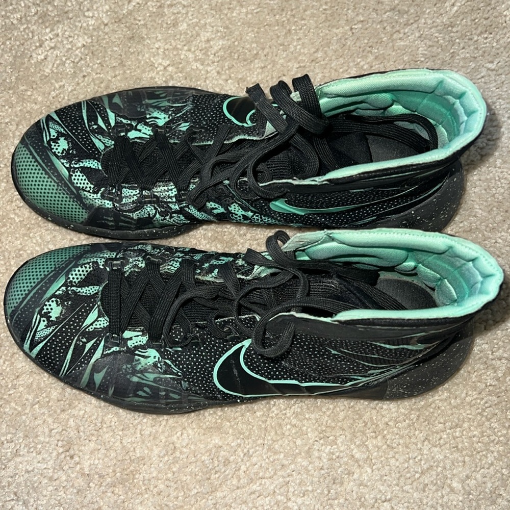 Size 10 Lightly Worn Green Glow Hyperdunk 749567-030